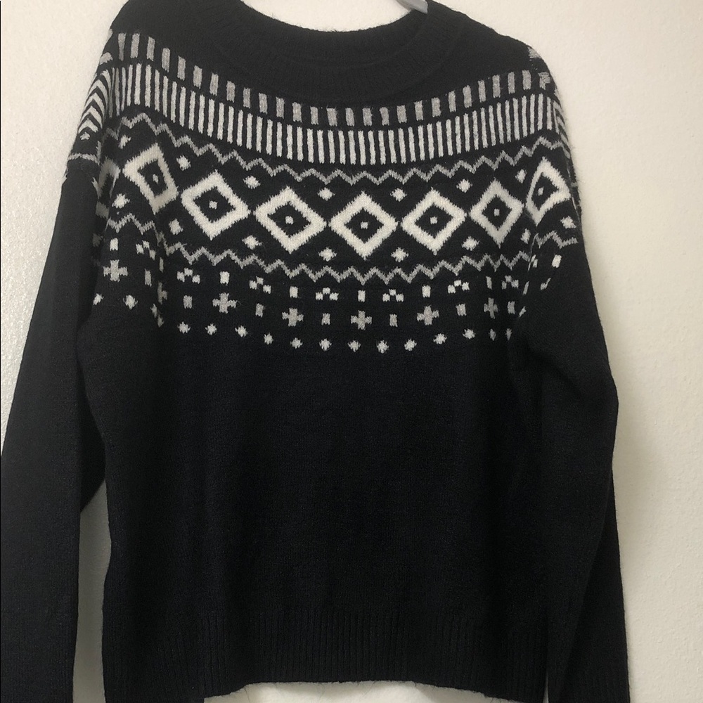EVRI Black and White Geometric Women's Sweater